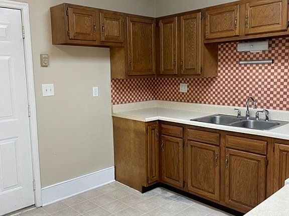 5th image of 8 S York St #10512571