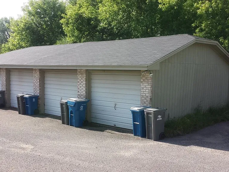 Private Garage comes with apartment!