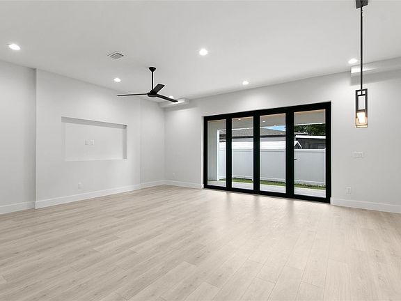 4th image of 2209 N Blvd Unit 2