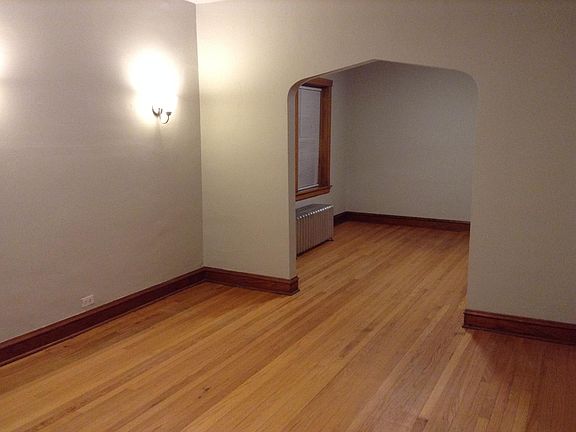 3rd image of 2952 N Nagle Ave #1