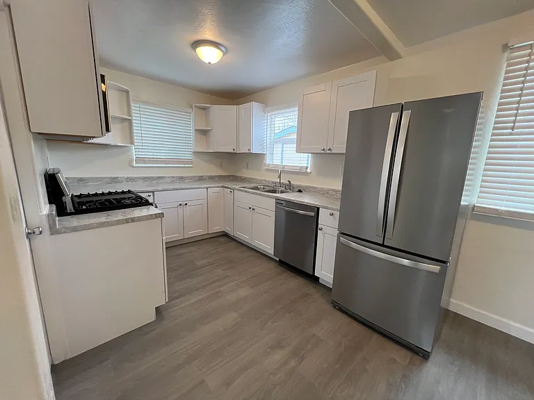 1241 Kennedy Ave — Photo 5