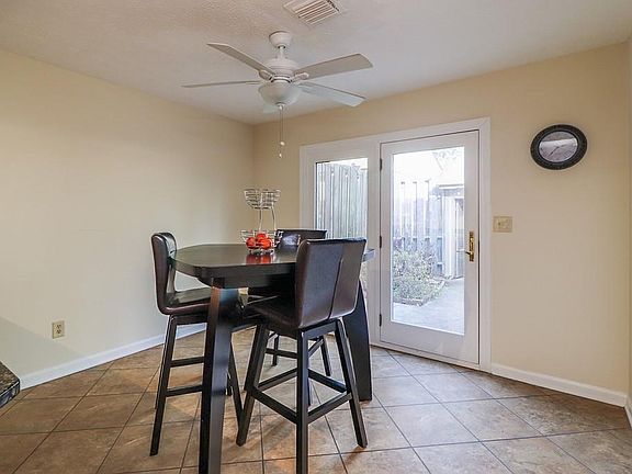 5th image of 6403 Deerings Ln