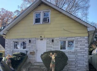 335 N Long Beach Ave, Freeport, NY 11520