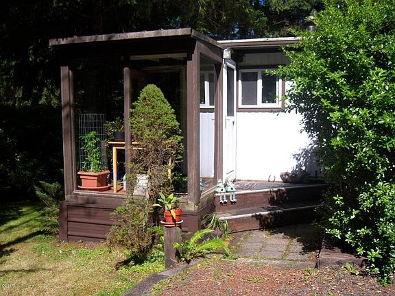 4th image of 253 N Deer Hill Dr