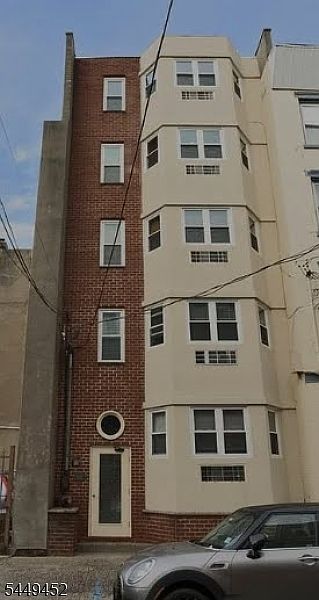 1st image of 210 2Nd St #2