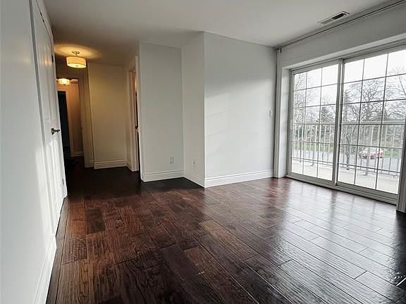 4th image of 34 Boblo Island Blvd Unit 208