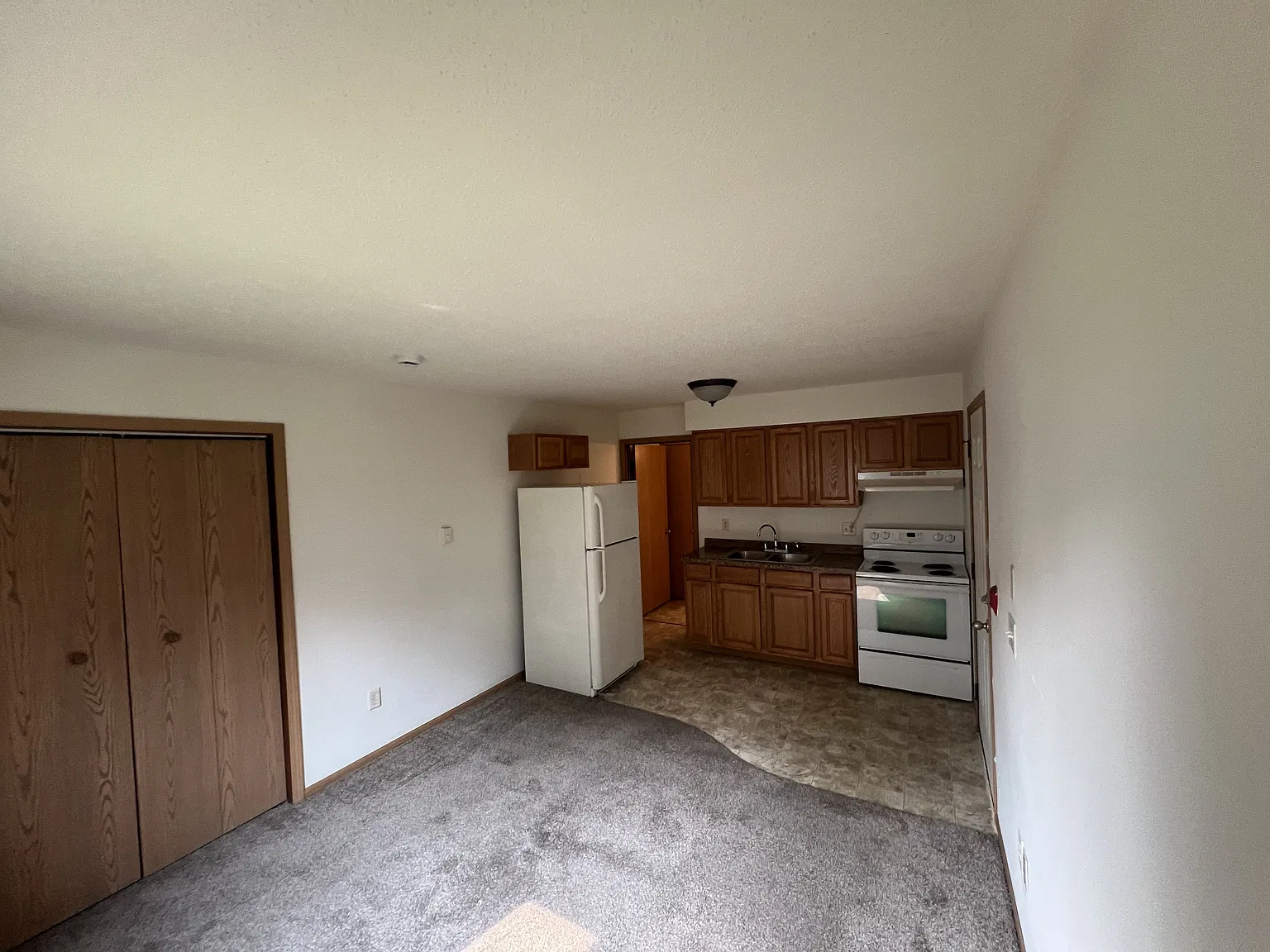 Studio, $625 — Photo 3