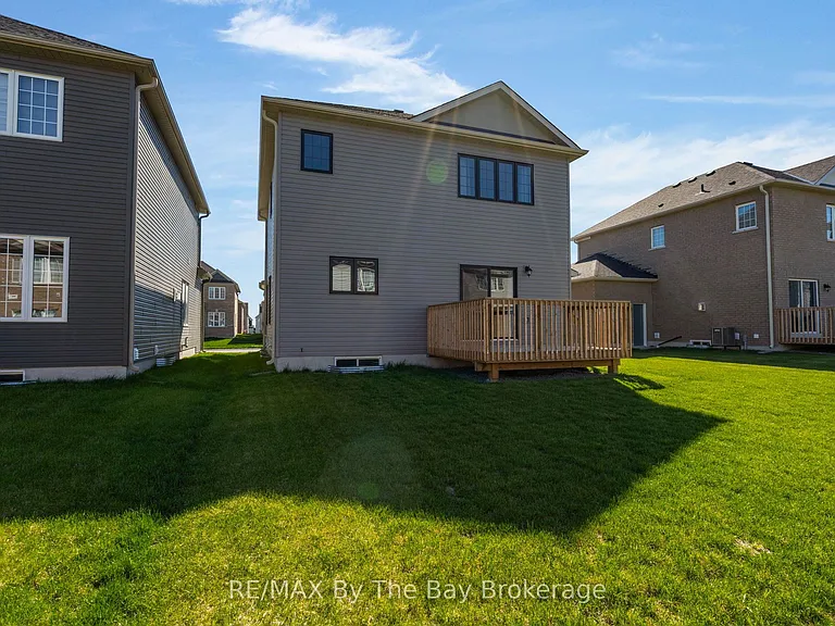 214 Cubitt St — Photo 32