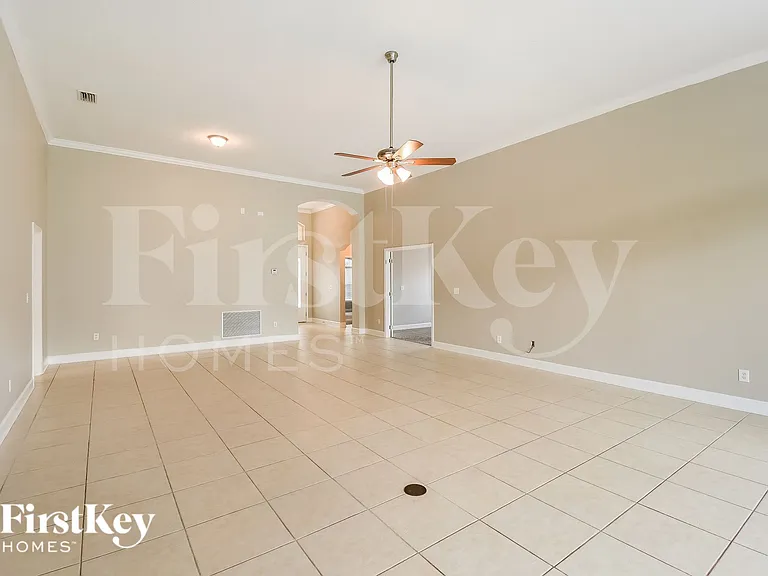 2305 Yellow Jasmine Ln — Photo 2