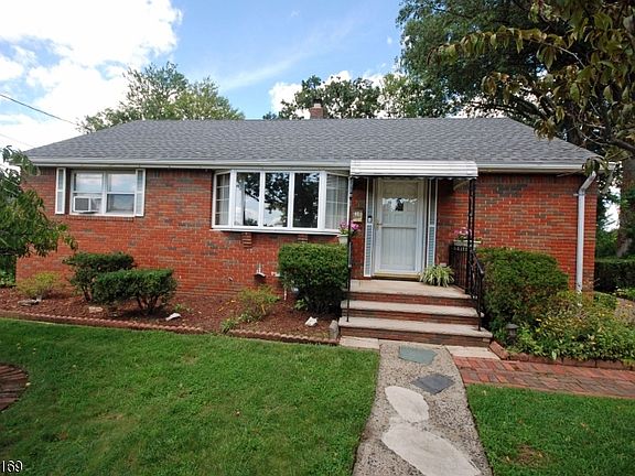 4th image of 42 Oak Ridge Rd