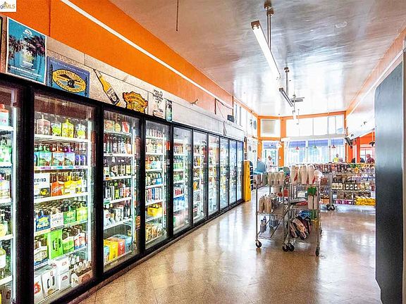 4th image of 5555 Claremont Ave