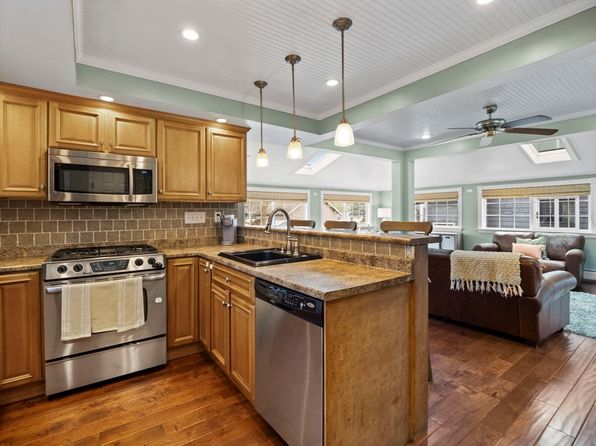 11 Holbrook Rd, Weymouth, MA 02191