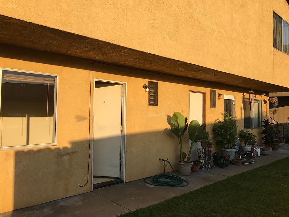 lower level studio of 4-plex
