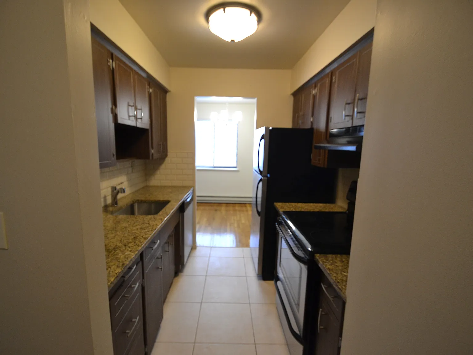 1 bed, 900 sqft, $1,950 — Photo 2