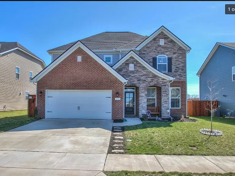 3613 Magpie Ln N — Photo 1