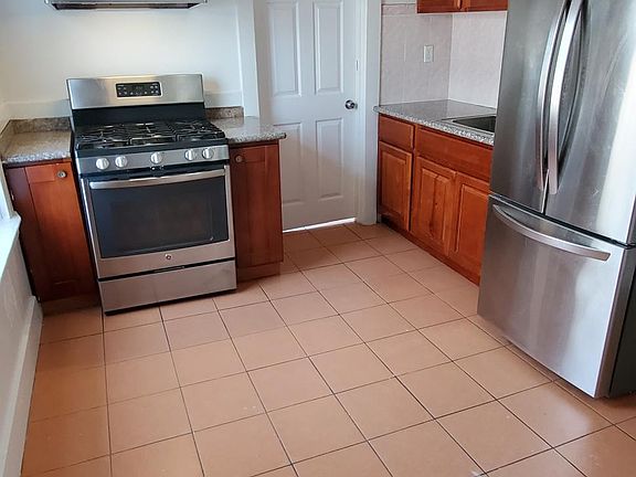 3rd image of 101 Hillcrest Dr Unit B