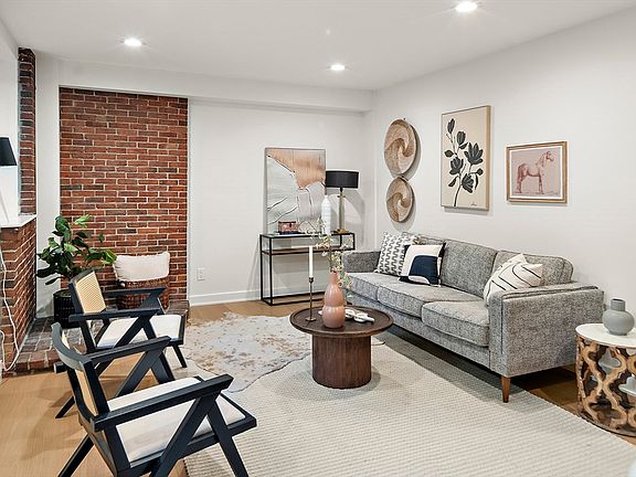 4th image of 135 Pembroke St APT 1
