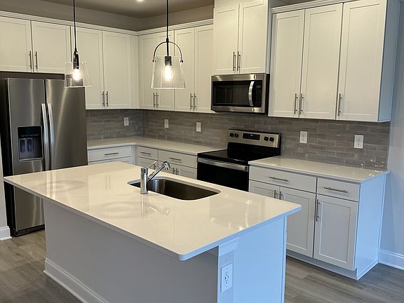 4th image of 204 Douglas Bend Rd #1604