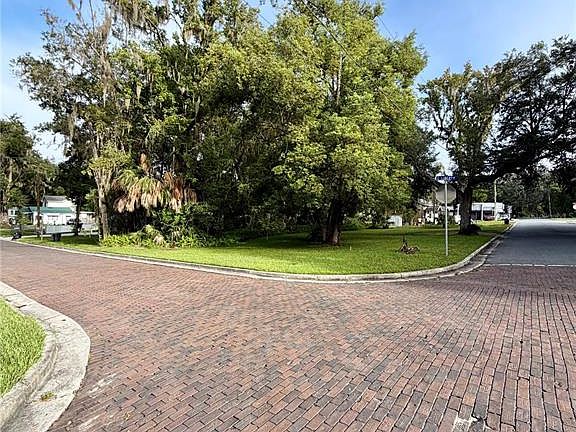 2nd image of E LIBERTY STREET