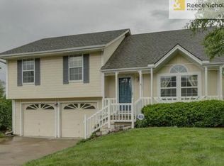 940 SW Daney Dr, Lees Summit, MO 64081