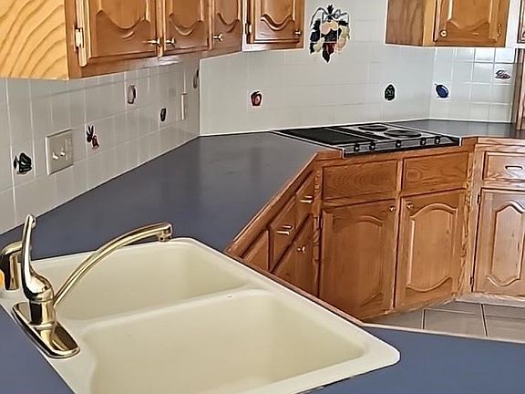 4th image of 3104 NE Colonial Dr