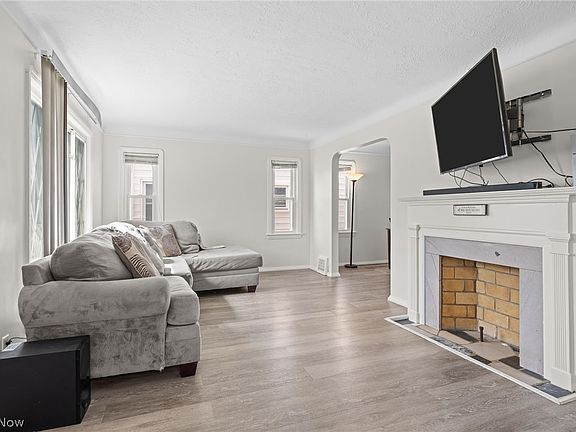 3rd image of 4402 Pershing Ave