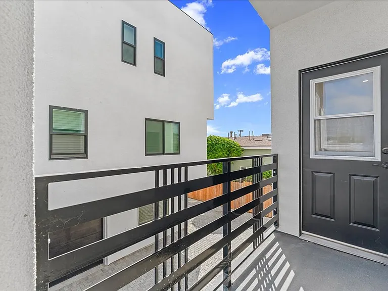 4019 W Mont Clair St — Photo 16