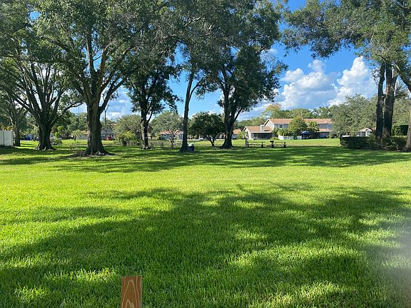 2nd image of 10023 Lake Oak Cir