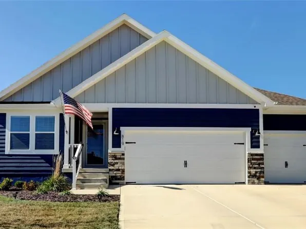 819 Bridgeshire Dr, Raymore, MO 64083