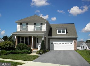 525 Thornberry Ln, Lititz, PA 17543