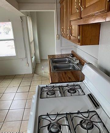 5th image of 806 Mundy Dr APT 4