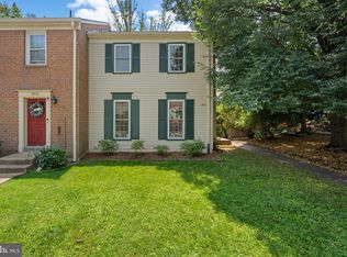 3901 Bradwater St, Fairfax, VA 22031