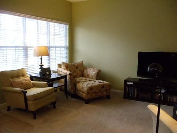 3rd image of 604 Clayton Cir #3
