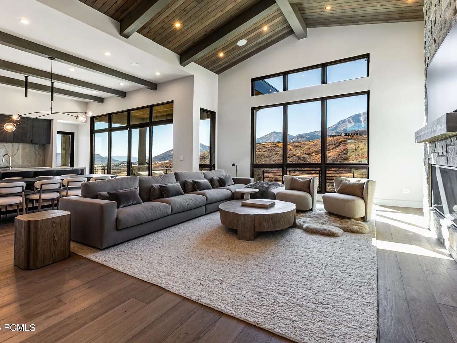 5 bed, 5.5 bath, 4400 sqft, $16,500 — Photo 3