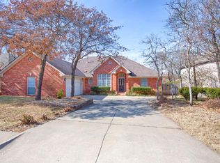 817 Fox Hill Dr, Edmond, OK 73034