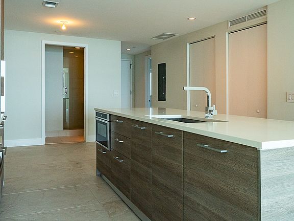 5th image of 650 NE 32nd St Unit 1102