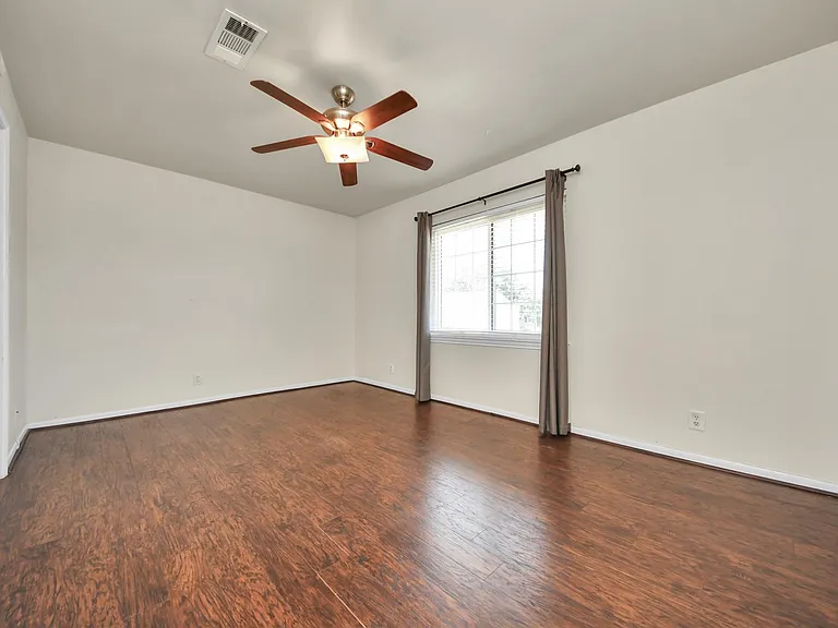 6334 Chevy Chase Dr #17 — Photo 8