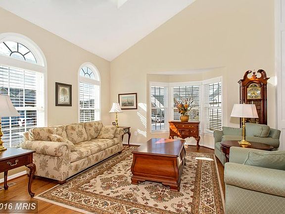 5th image of 10553 Edwardian Ln #158
