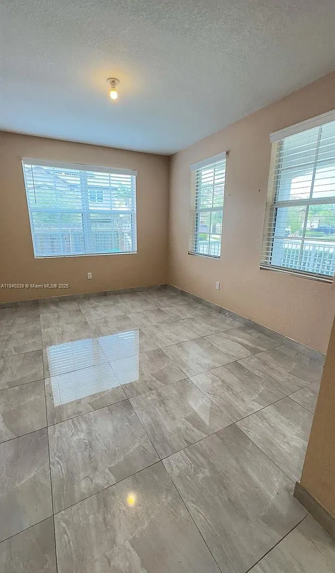 Private 1 Bed / 1 Bath Efficiency in Princeton, FL Near Turnpike Exit 9 — Photo 2