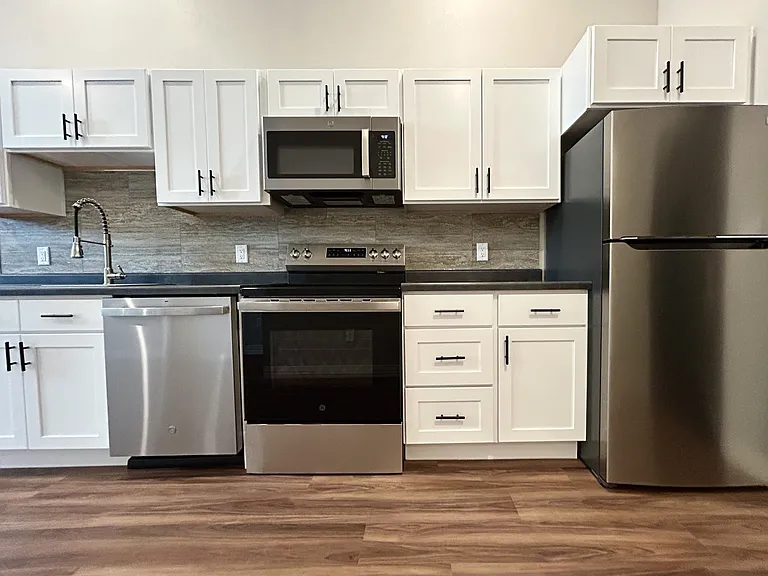 204 4th Ave #103 — Photo 9