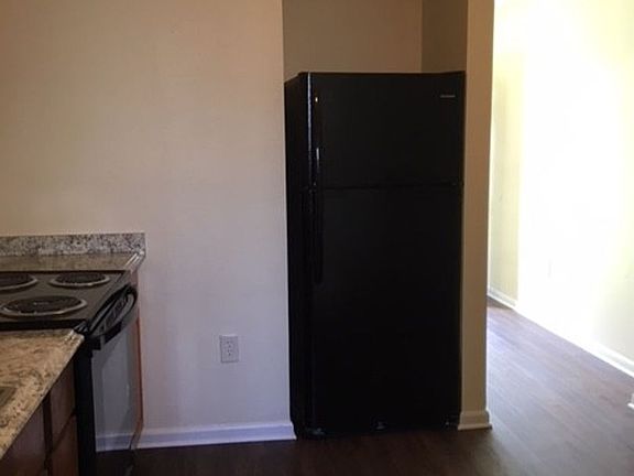 3rd image of 326-332 De Armas St Unit 7