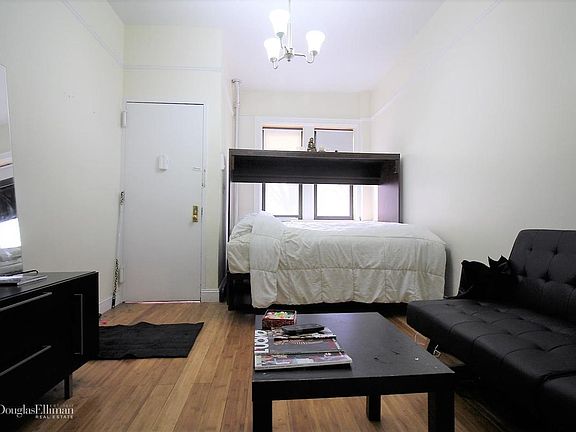 3rd image of 453 W 36th St APT B