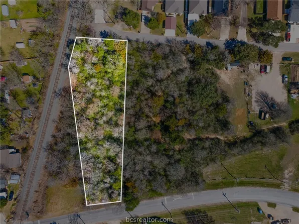 402 Wallace St, Bryan, TX 77803