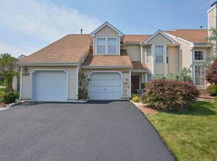 286 Lilac Ln, Freehold, NJ 07728