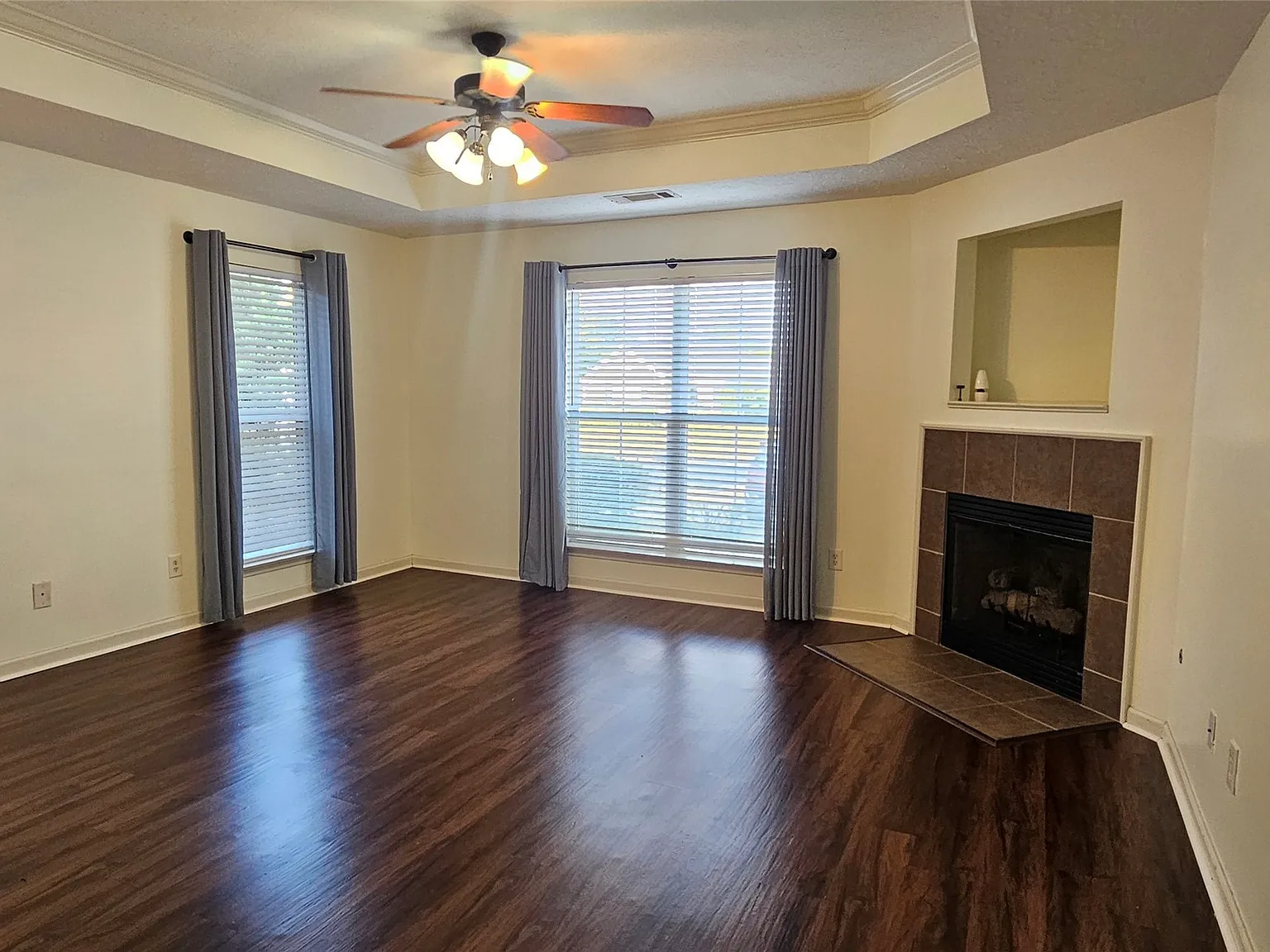 3 bed, 2.0 bath, 1302 sqft, $1,600 — Photo 3