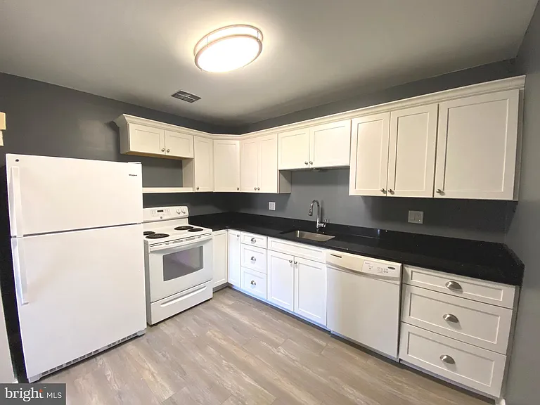 4000 Gypsy Ln #520 — Photo 9