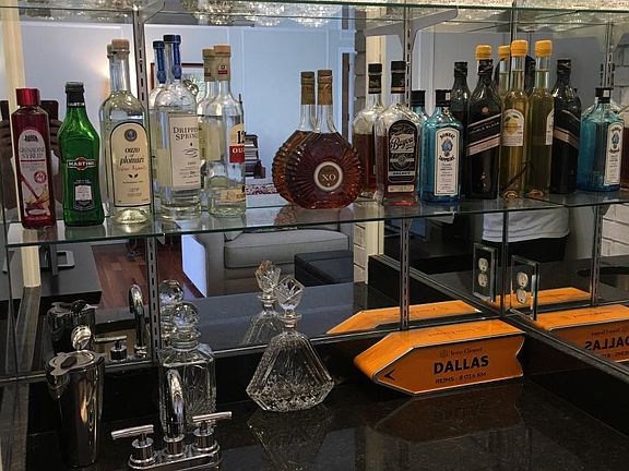 Wet bar