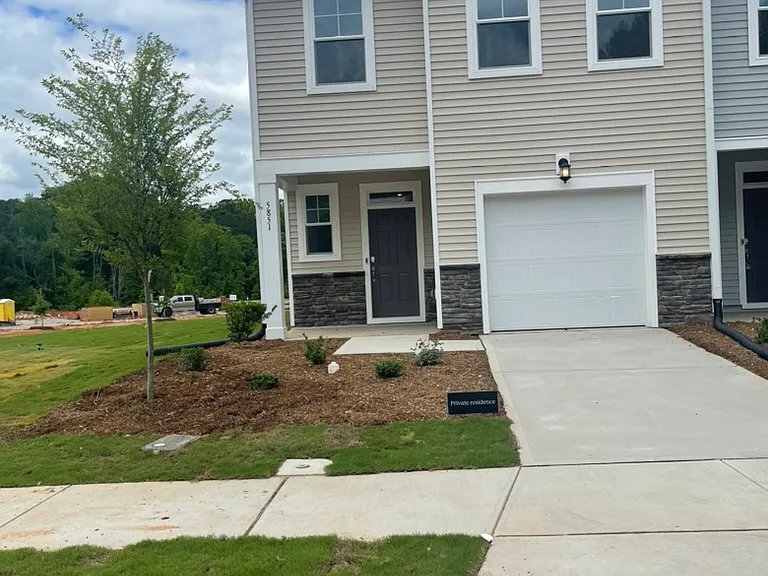 5851 Woodlawn Dr — Photo 2