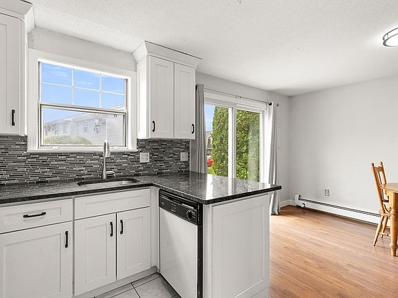 4th image of 945 Riverside Dr APT 29D