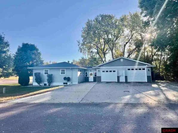 211 Herbert St S, Waterville, MN 56096